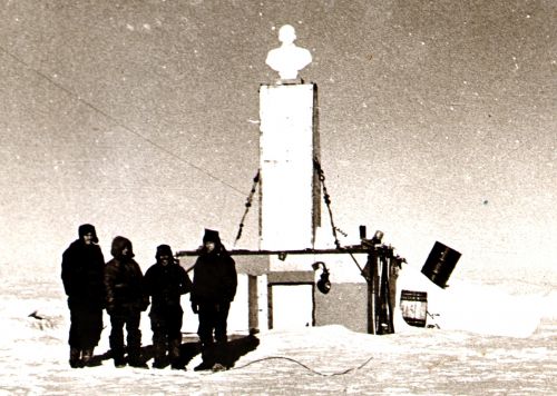 путешественники на «полюсе недоступности» в Антарктиде